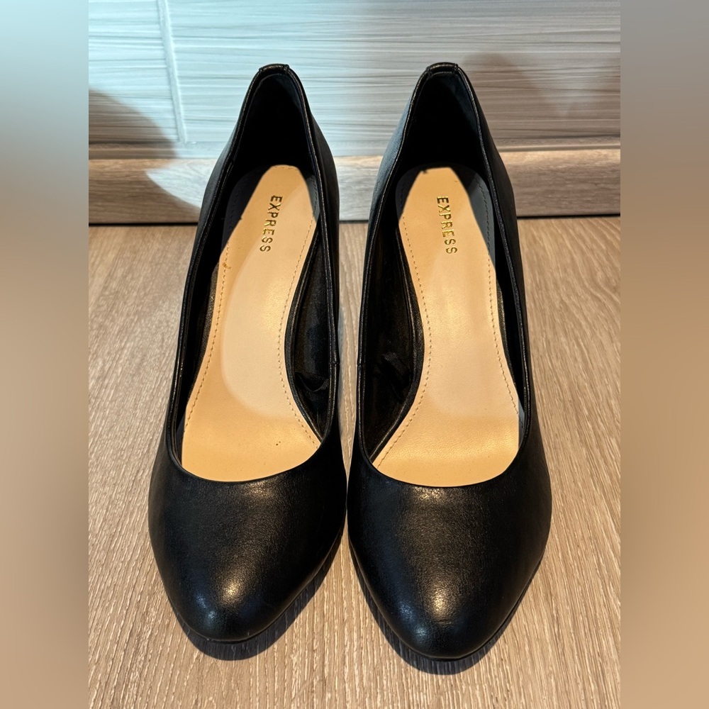 Express Heels - Picture 4 of 5